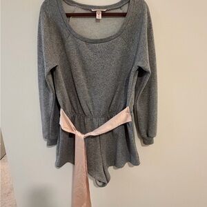 *EUC* Victoria's Secret Sweater Shorts Romper w/ Tie Waist